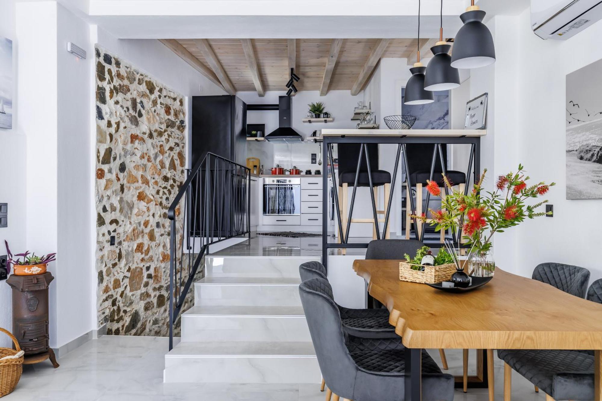 Onar House *